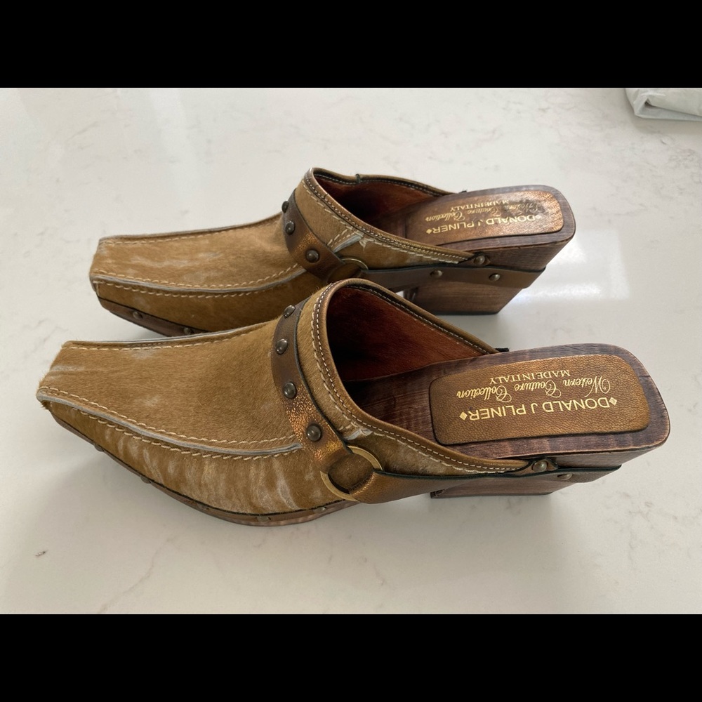 Donald J. Pliner Couture distressed suede mules sz 9